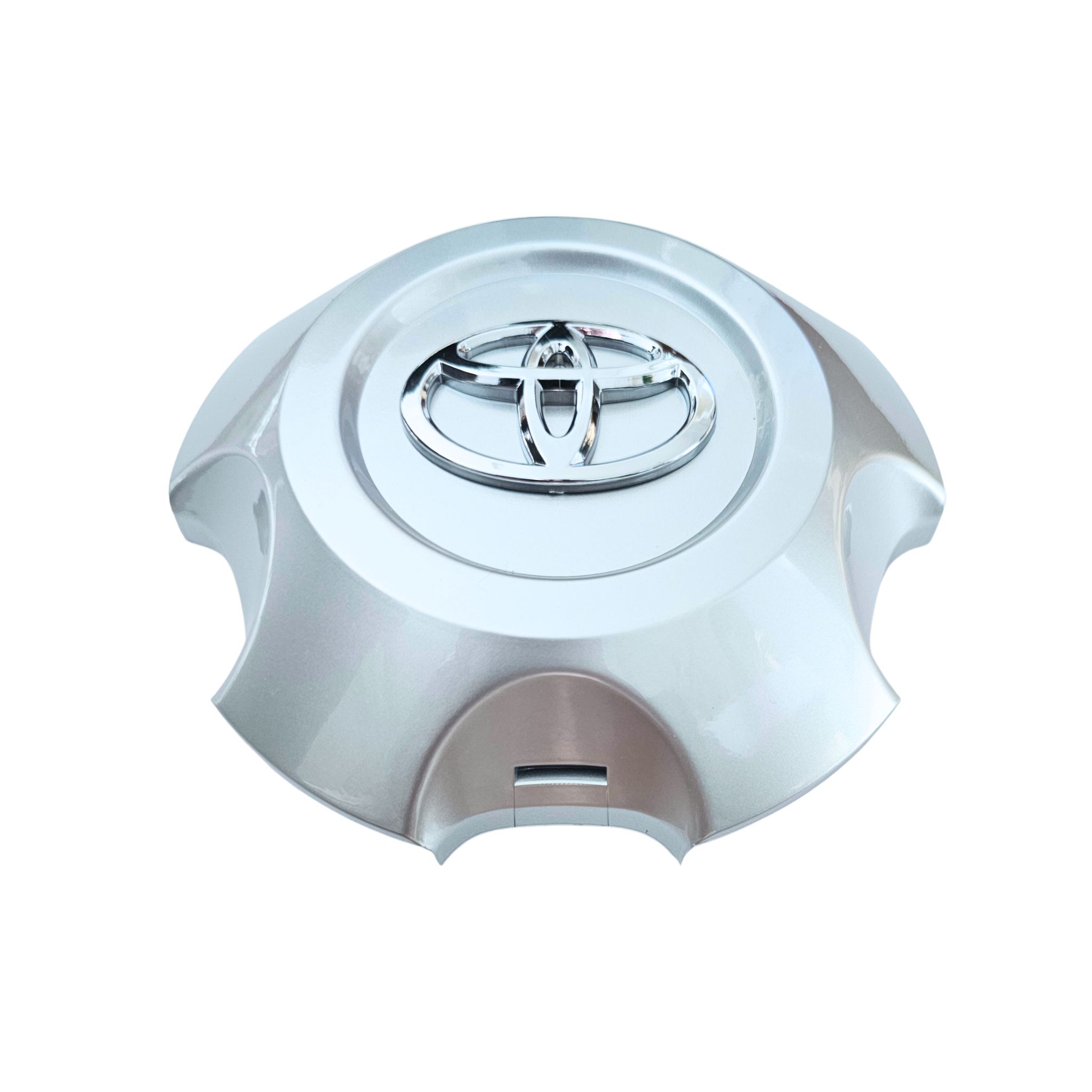 Single Toyota Land Cruiser 200 Series wheel hub ornament 4260B60030 on a white background